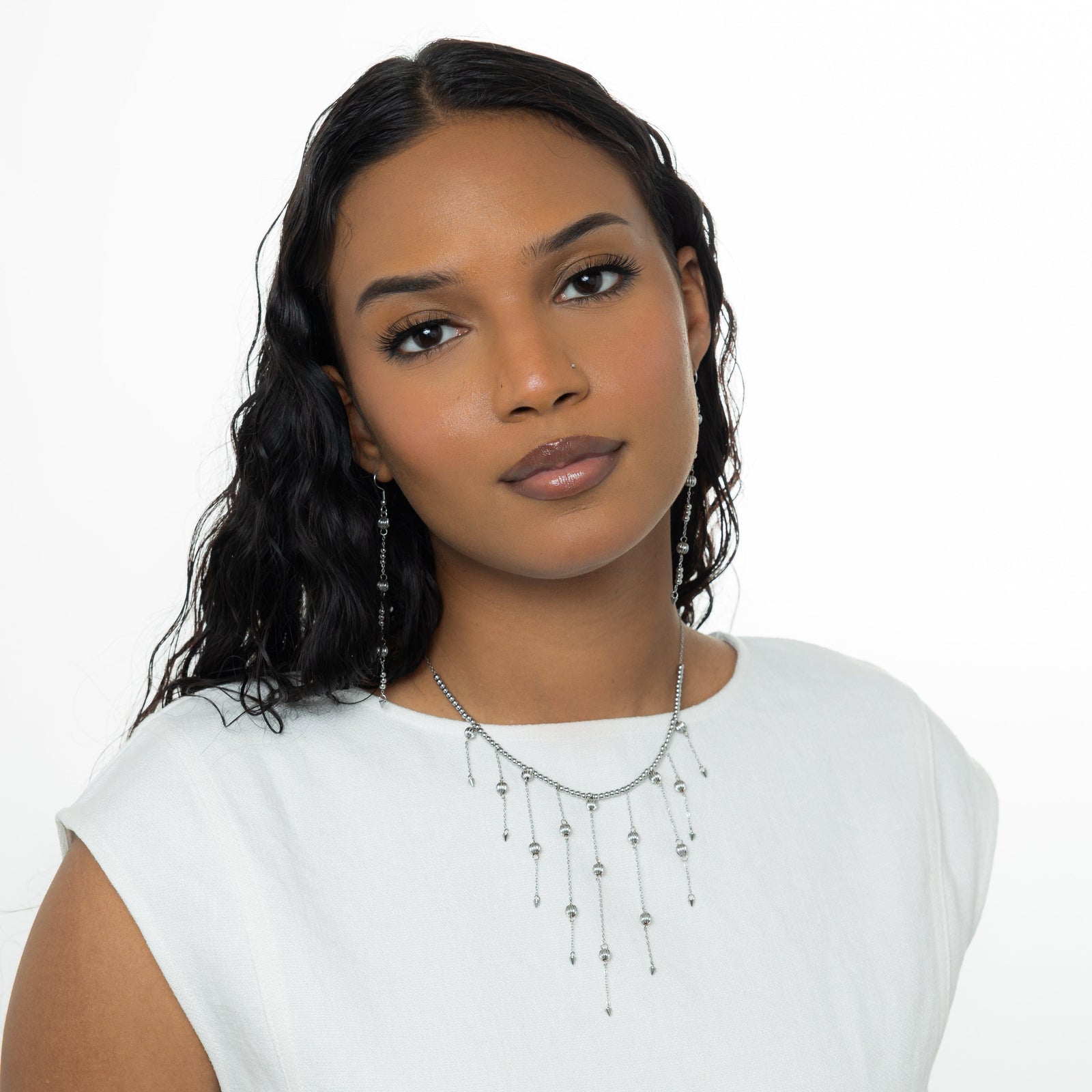 Photo of the model wearing the silver Comet Choker.