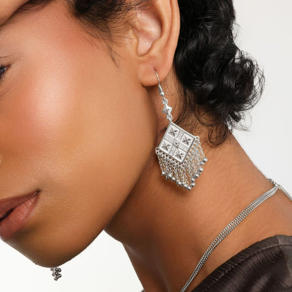 Dancing Kite Earrings - Nominal