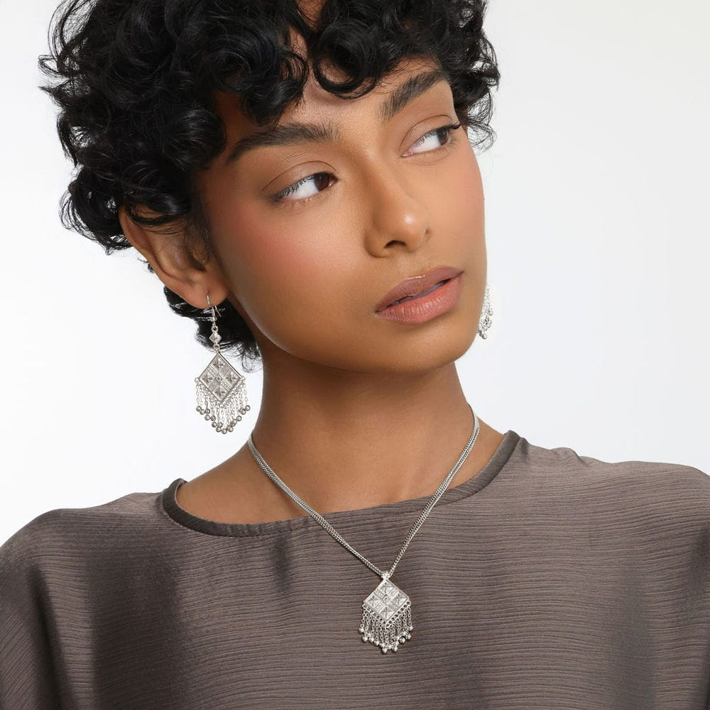 Dancing Kite Necklace - Nominal
