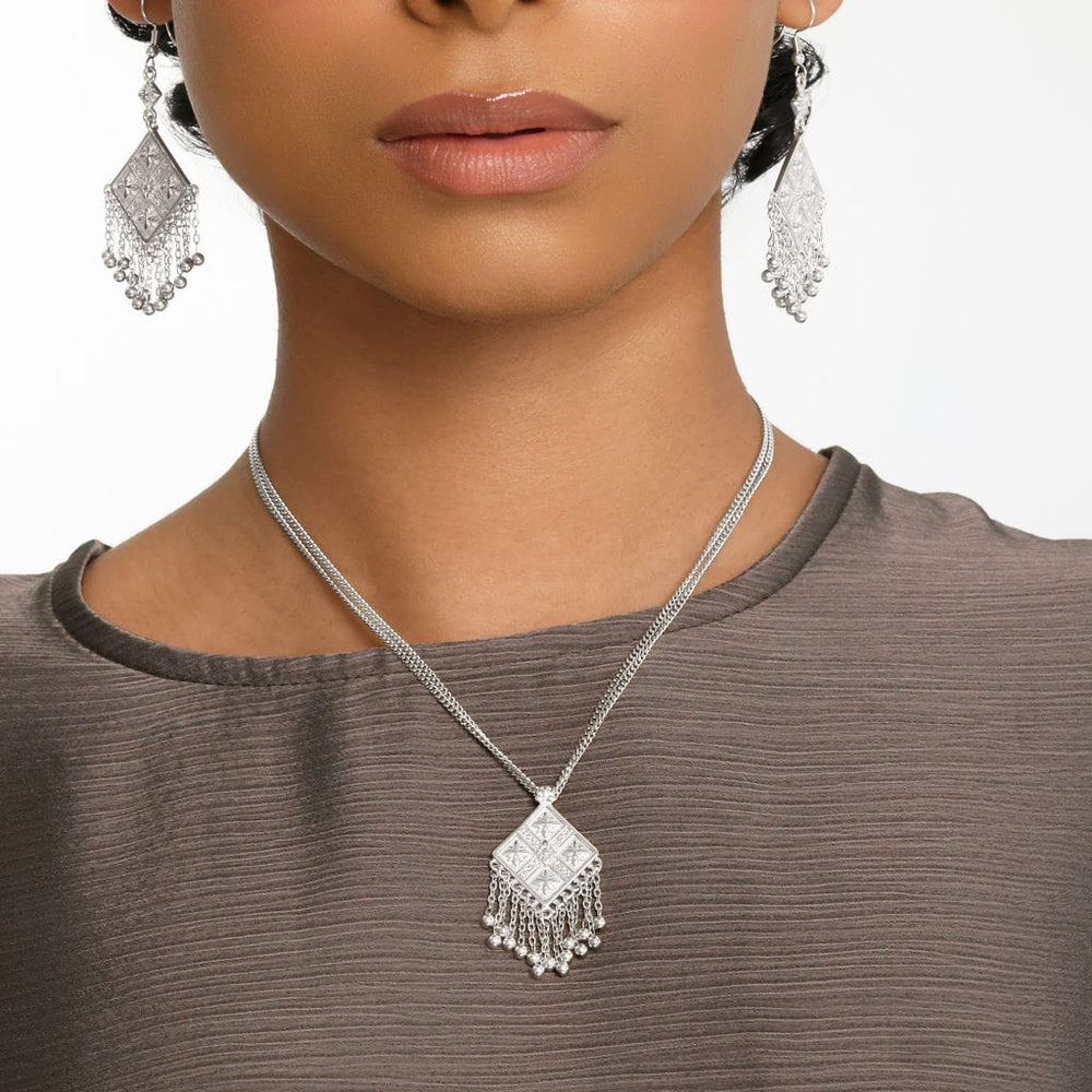 Dancing Kite Necklace - Nominal