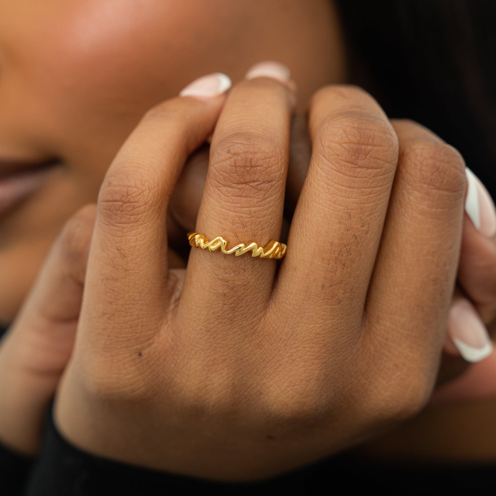 A model wearing the 18K gold-plated English Mama Ring on her finger.