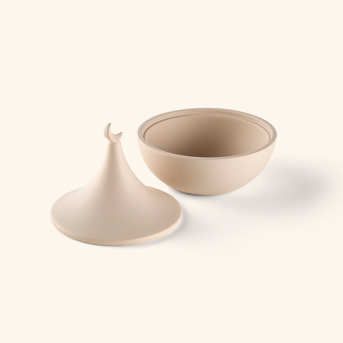 Photo of the empty Crescent Hosting Bowl, lid is placed on the side