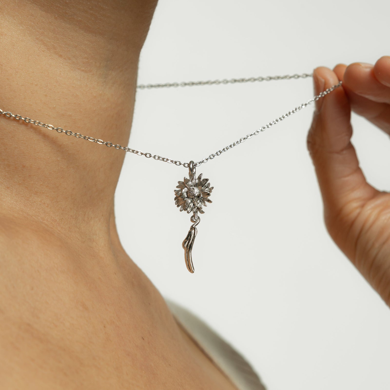 Close up of the silver Happiness' Sunflower Necklace.
