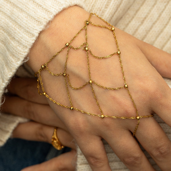 Keffiyeh Fishnet Hand Chain