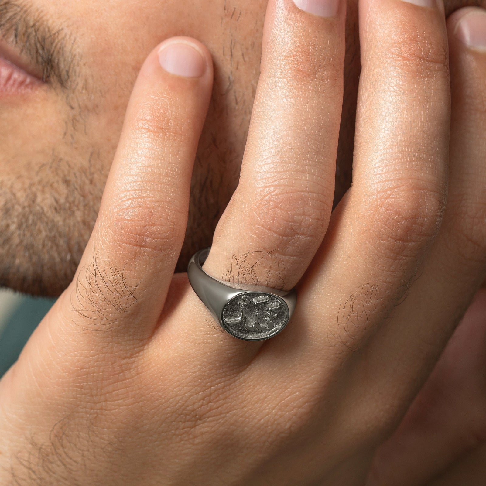 Photo of the model's left hand, Qadr | Destiny Ring | Men on their left ring finger.