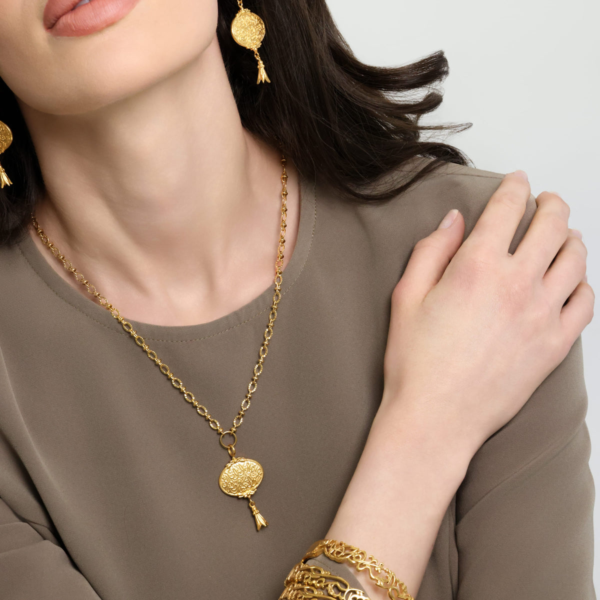 "Walk to Me, and I'll run to you" Medallion Necklace - Nominal