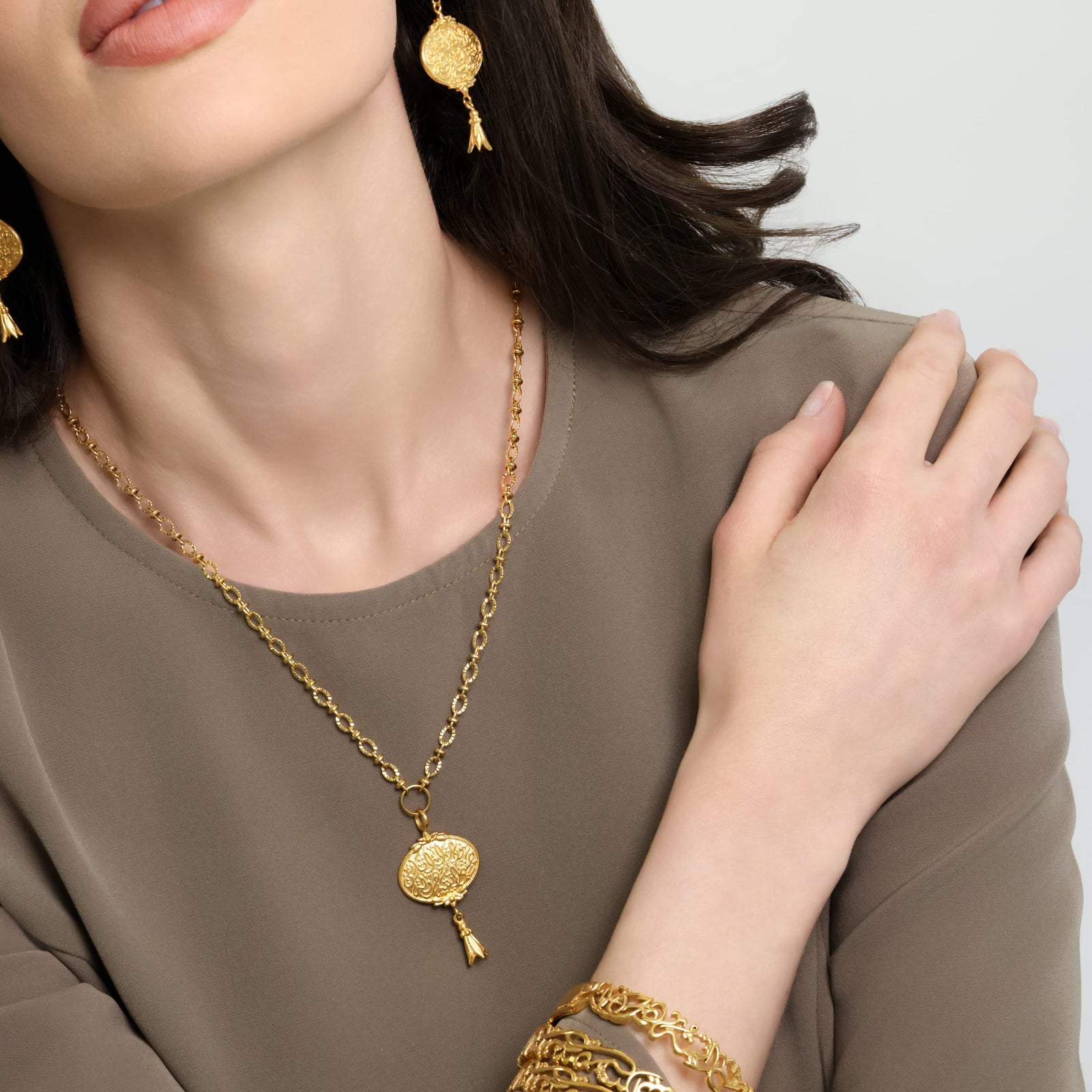 "Walk to Me, and I'll run to you" Medallion Necklace - Nominal