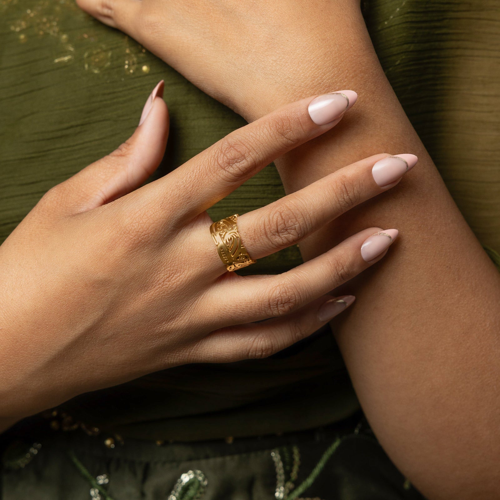 Model wearing a gold Ease Ring on her finger.