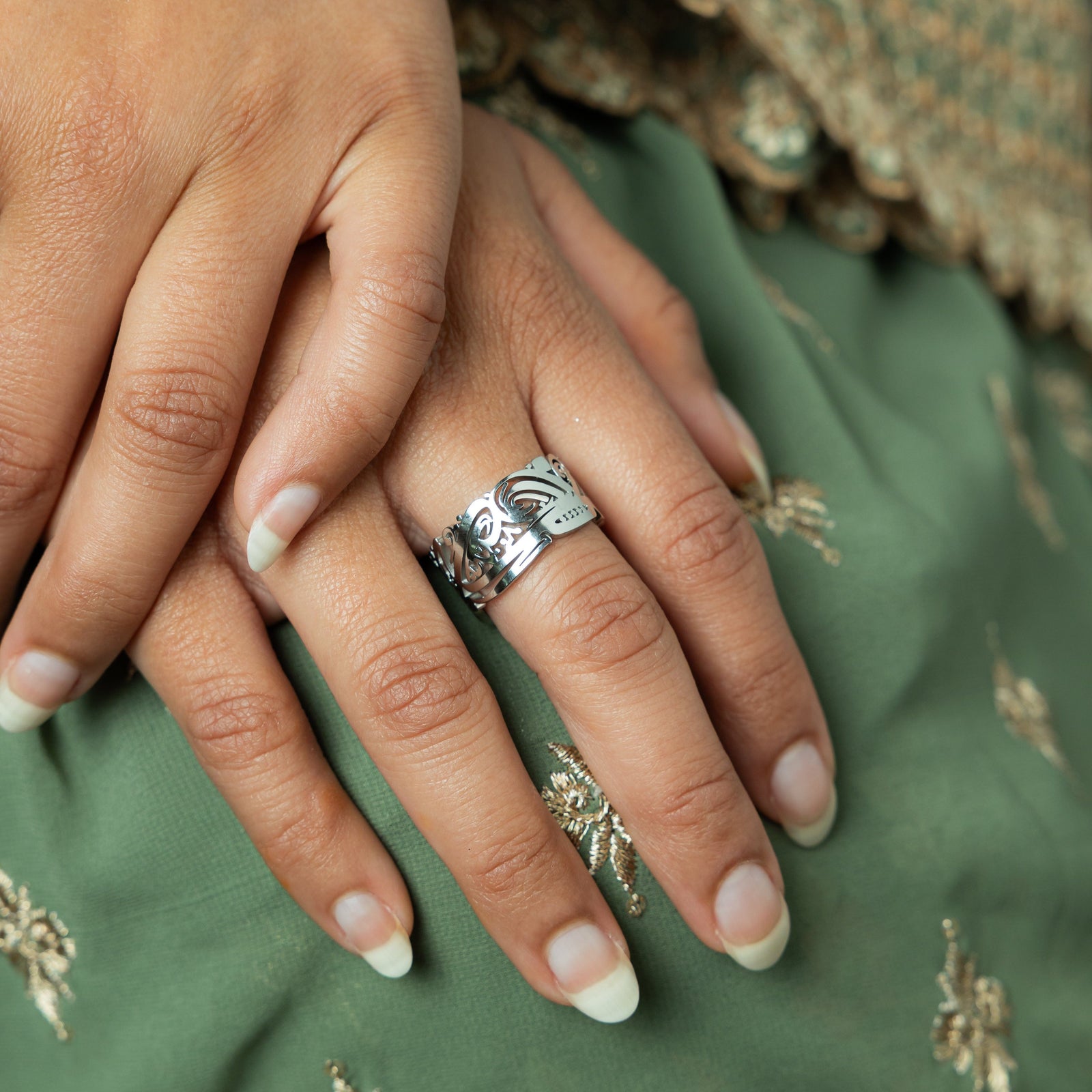 Model wearing a silver Ease Ring on her finger.