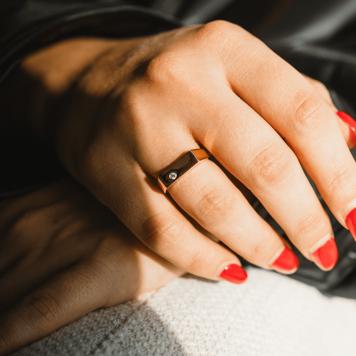 Signet Bar Bezel Ring - Nominal