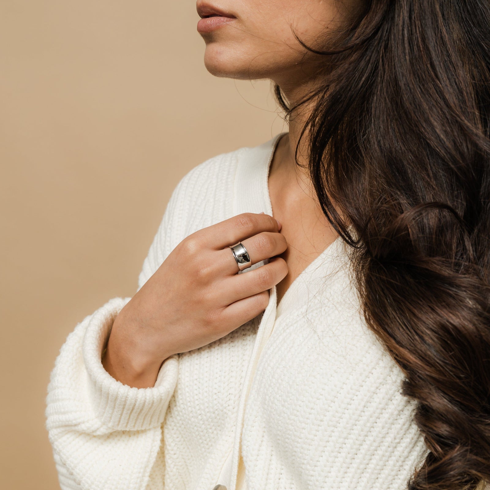 Woman wearing the silver Chunky Melt Ring