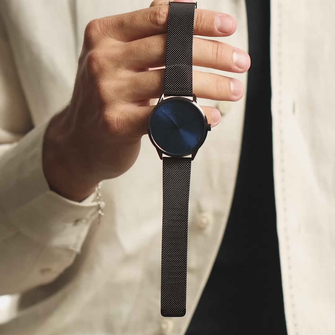 Video of the model holding the Neptune watch, showing its details.