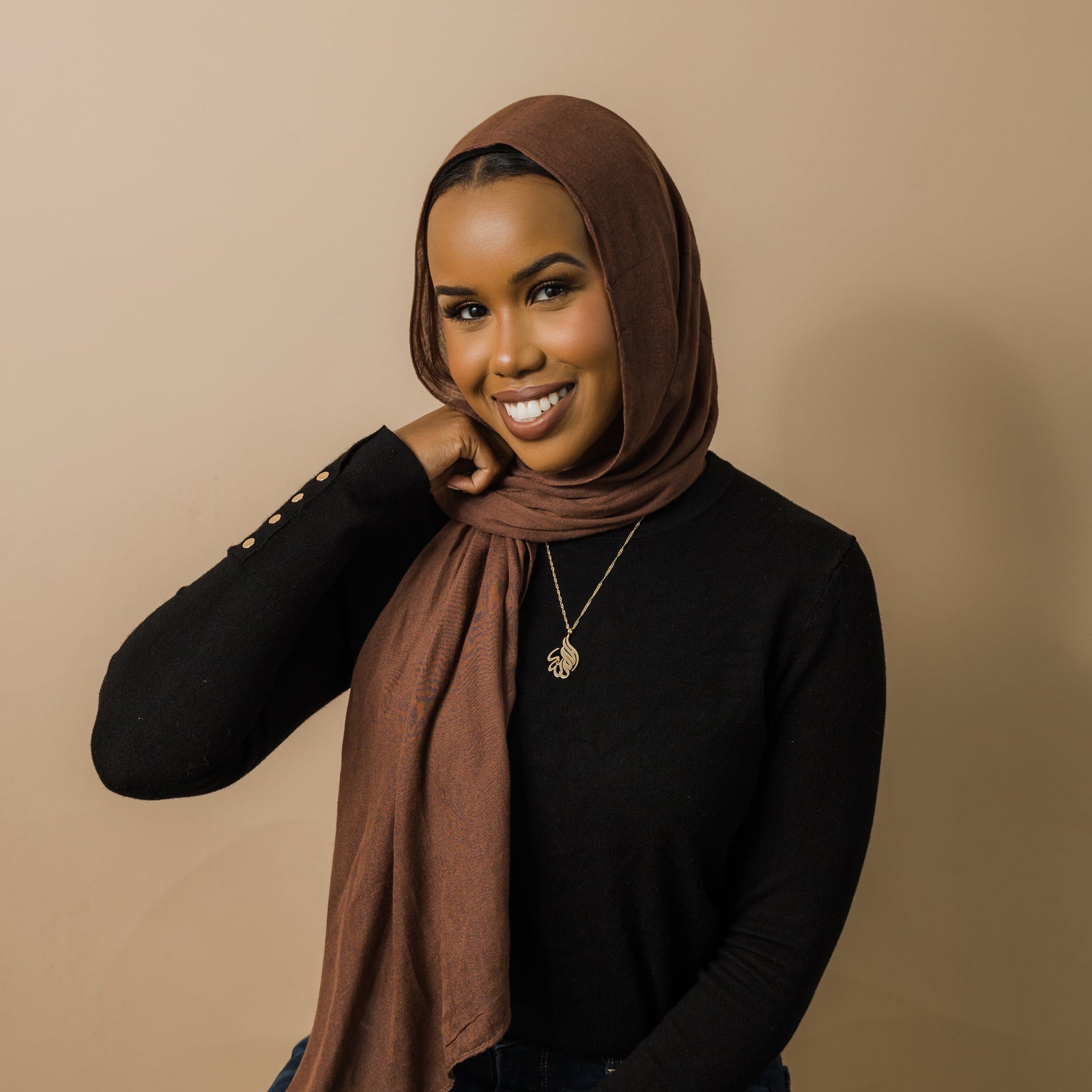Photo of the model wearing the gold Alhamdulillah Calligraphy Necklace 