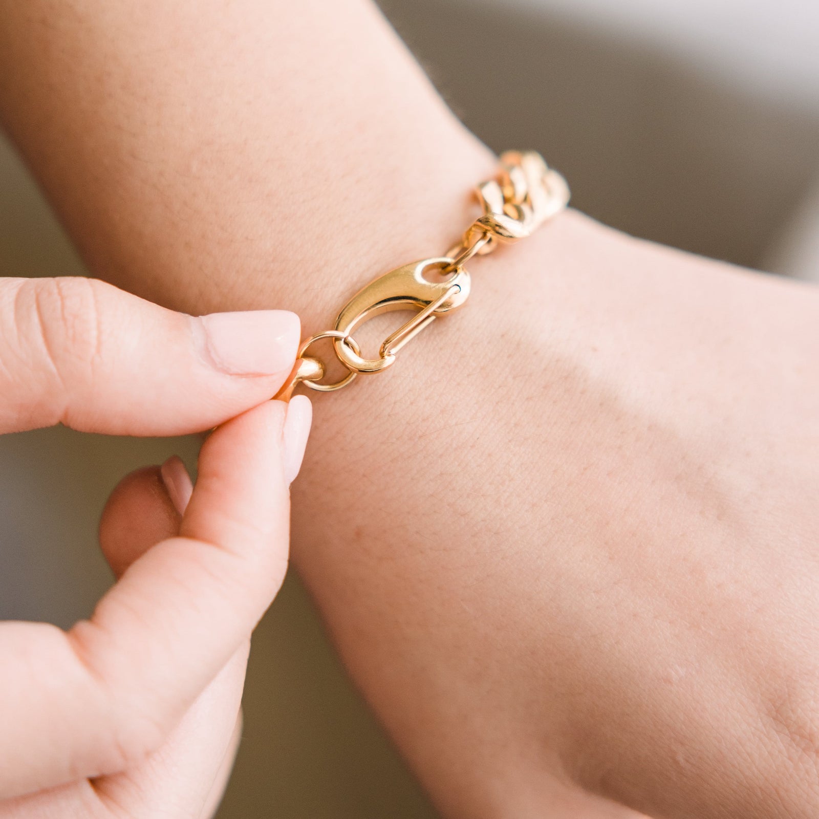 Close up of the closure clasp of the bracelet.
