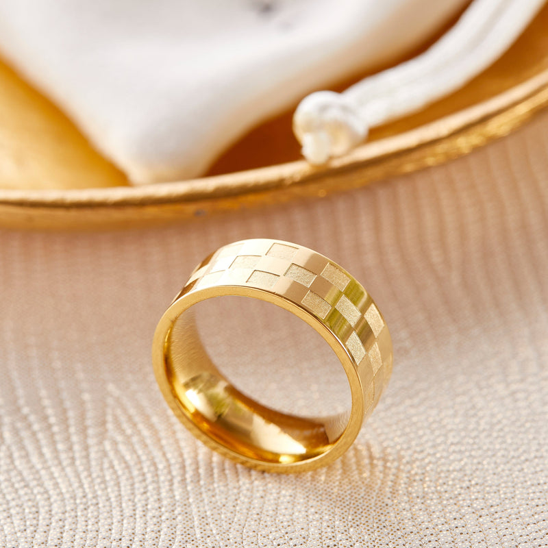 ShipJewel Mejestic Queen's Ring 14kt Diamond, Garnet Yellow Gold ring Price  in India - Buy ShipJewel Mejestic Queen's Ring 14kt Diamond, Garnet Yellow  Gold ring online at Flipkart.com